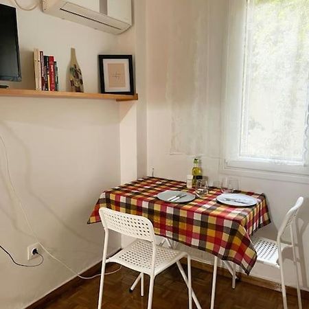 Cute And Quiet Apartment In The Center Of アテネ エクステリア 写真