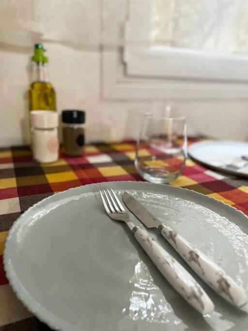 Cute And Quiet Apartment In The Center Of アテネ エクステリア 写真