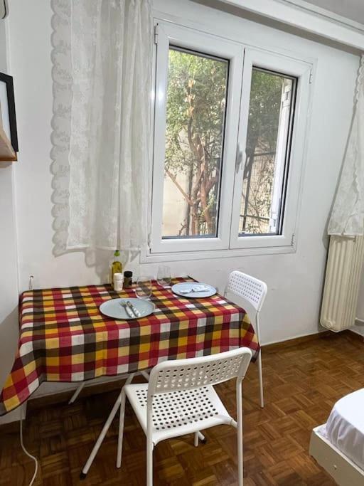 Cute And Quiet Apartment In The Center Of アテネ エクステリア 写真