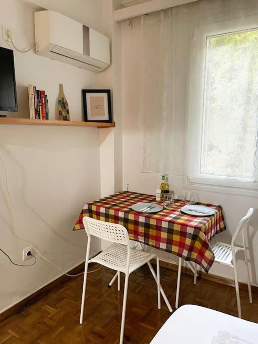 Cute And Quiet Apartment In The Center Of アテネ エクステリア 写真