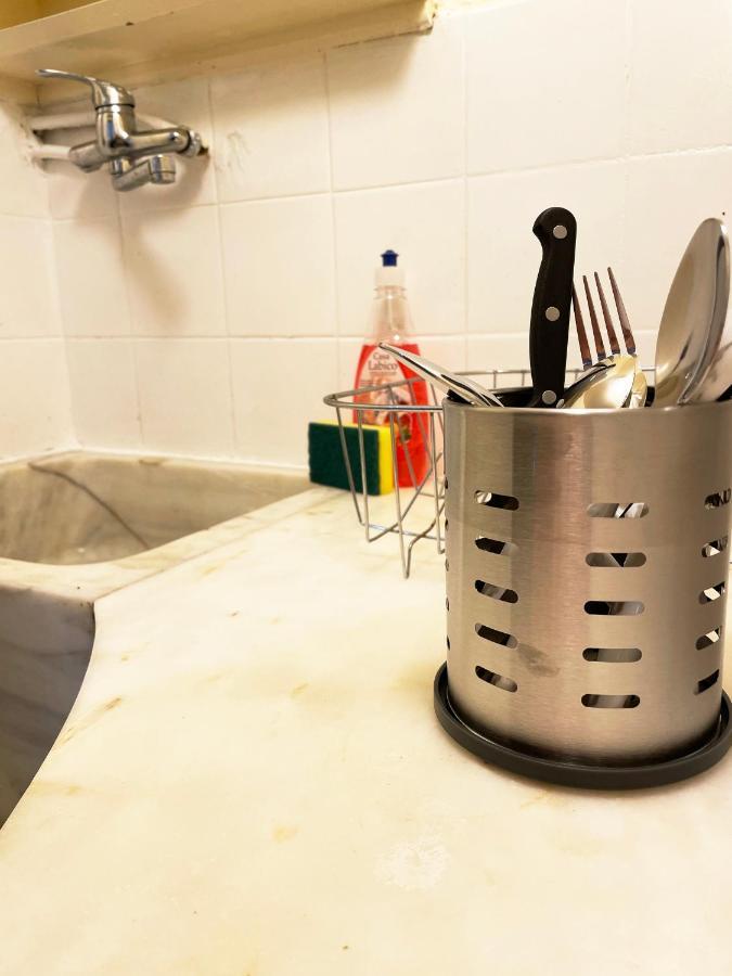 Cute And Quiet Apartment In The Center Of アテネ エクステリア 写真